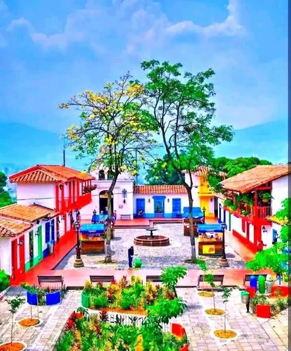 Excepcional Casa Privada Para Familias Y Grupos - Excelente Ubicacion Medellin Colombia