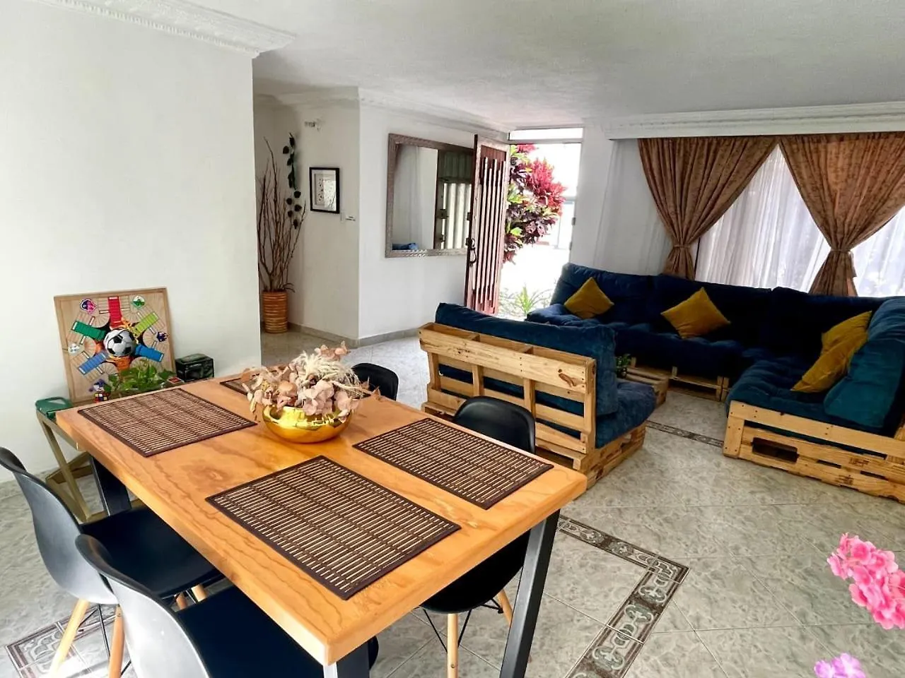 Excepcional Casa Privada Para Familias Y Grupos - Excelente Ubicacion Medellin Holiday home